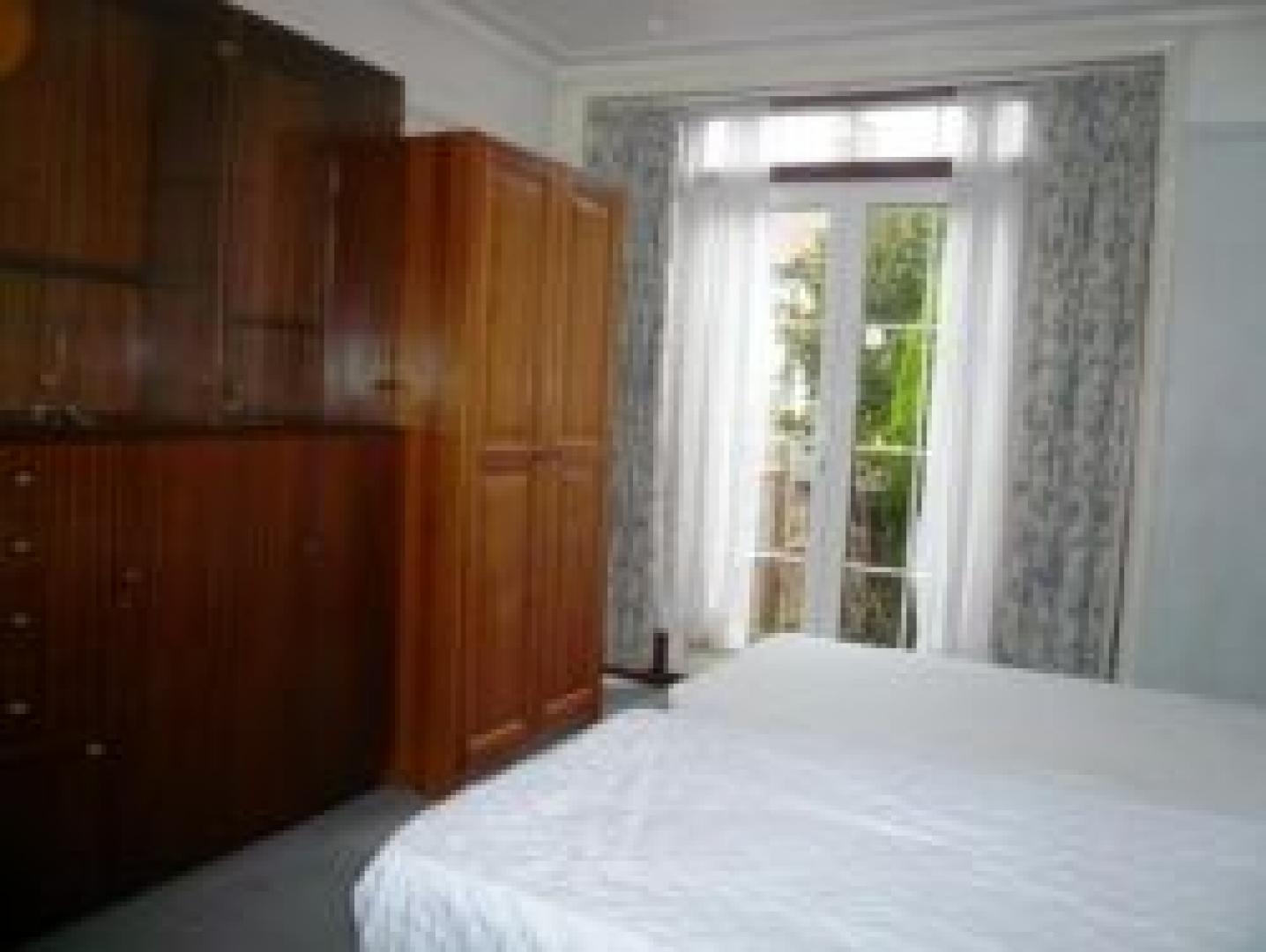 			1 Bedroom, 1 bath, 1 reception Flat			 Hampstead Garden, GOLDERS GREEN